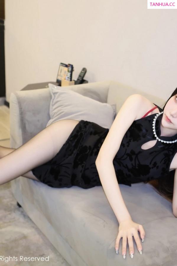 林依娜  [XiuRen]高清写真图 2023.04.17 No.6583 依娜Yina 黑丝美腿第22张图片